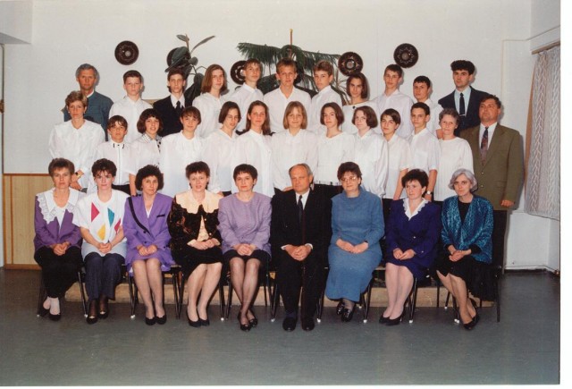 1995. 8.a