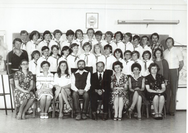 1981. 8.a