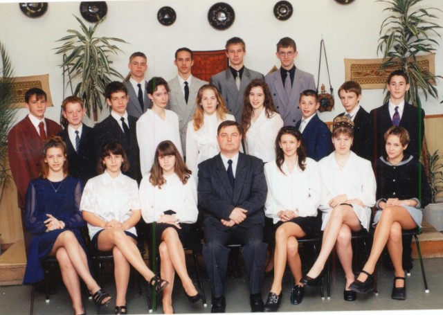 2000. 8.a