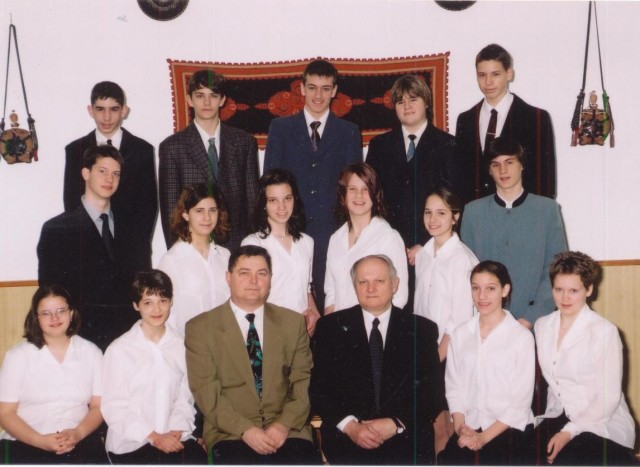 2003. 8.a