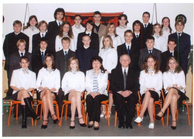 2005. 8.a