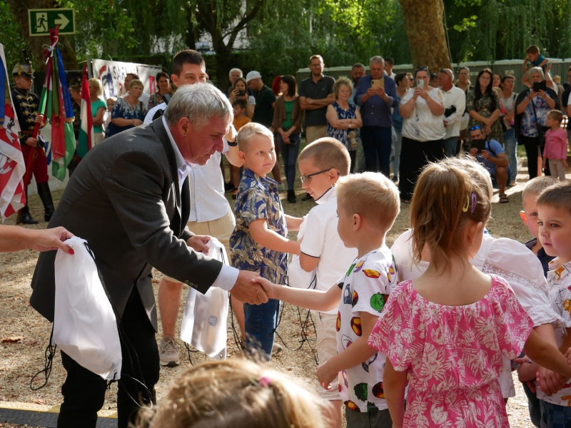 Kis elsősök avatás a Nádasdy fesztiválon